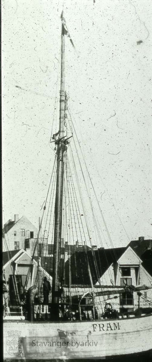 Stavanger var ekspedisjonens første havn i Norge. Ekspedisjonen hadde vart i fire år. "Fram" lå i Stavanger fra lørdag 19. til mandag kveld, 22. september 1902. ...Seilbåt.Seilskute.Seilskip