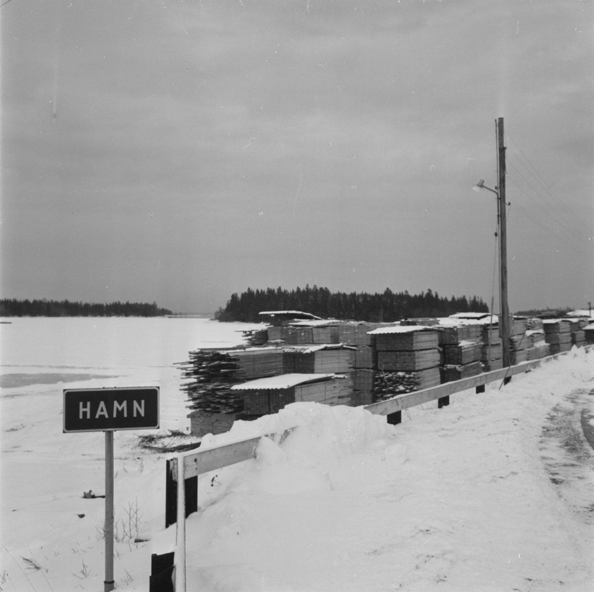 Hamnen i Fagerviken, Hållnäs socken, Uppland, november 1971