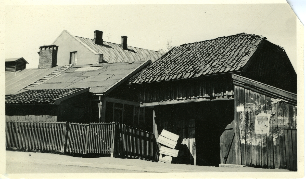 Fredrikstad, Vestsiden, St. Hans gate 1. Skraphandler Thomas Arnesen drev sin virksomhet der før 1926. Da ble huset revet,, og menighetshuset ble bygd på tomten.