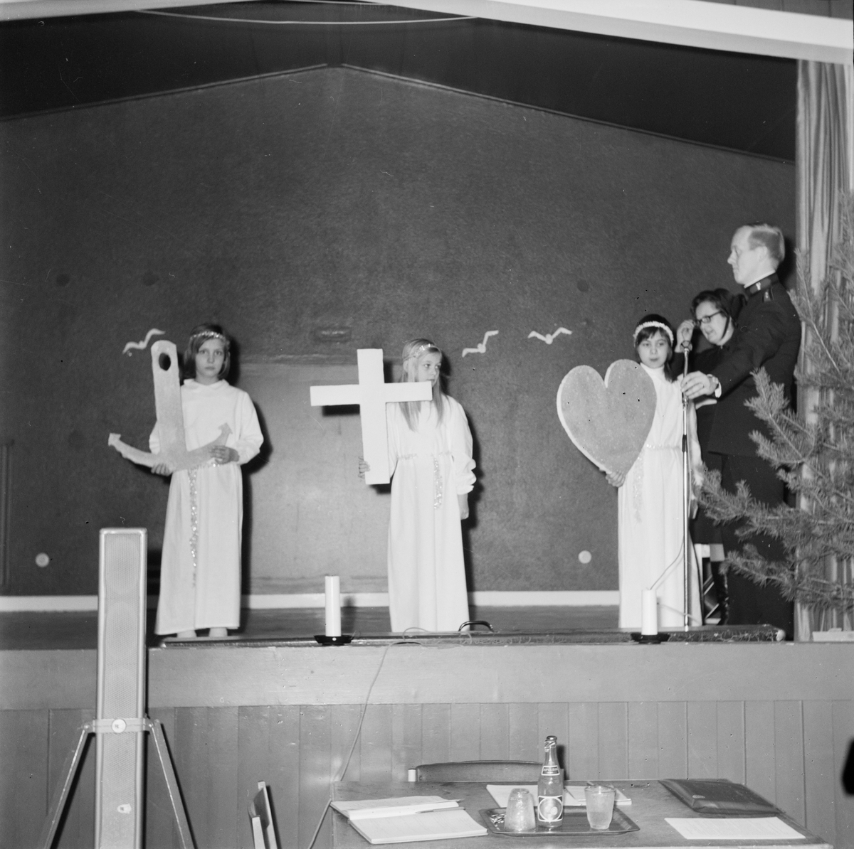 Frälsningsarméns luciafirande, Tierp, Uppland, december 1971
