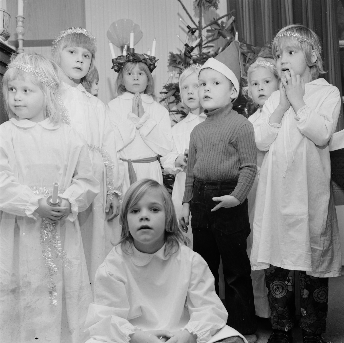 Lucia vid kyrkans barntimme, Tierp, Uppland, december 1971