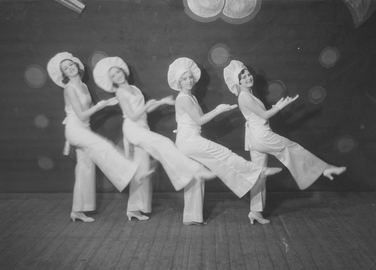 Fra Sportklubben Freidigs kabaret "Ajungilak" i 1932 i Cirkus.