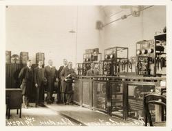 Gruppe med menn på en radiostasjon i Aberdeen