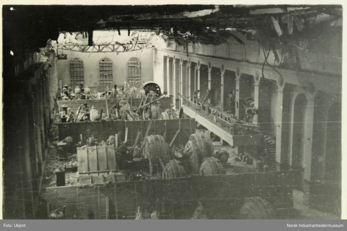 Ødeleggelser på maskinhall etter bombingen i av Vemork i 1943