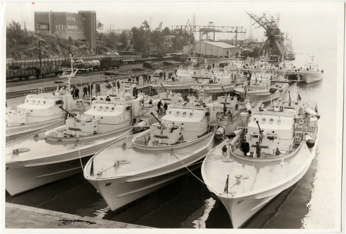 Tyskt örlogsbesök med motortorpedbåtsflottilj i Oxelösunds hamn 1964.