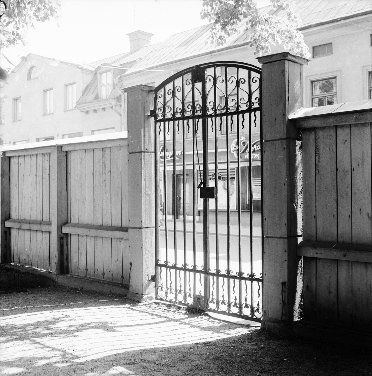 Grind till Linnéträdgården, kvarteret Örtedalen, Dragarbrunn, Uppsala 1961