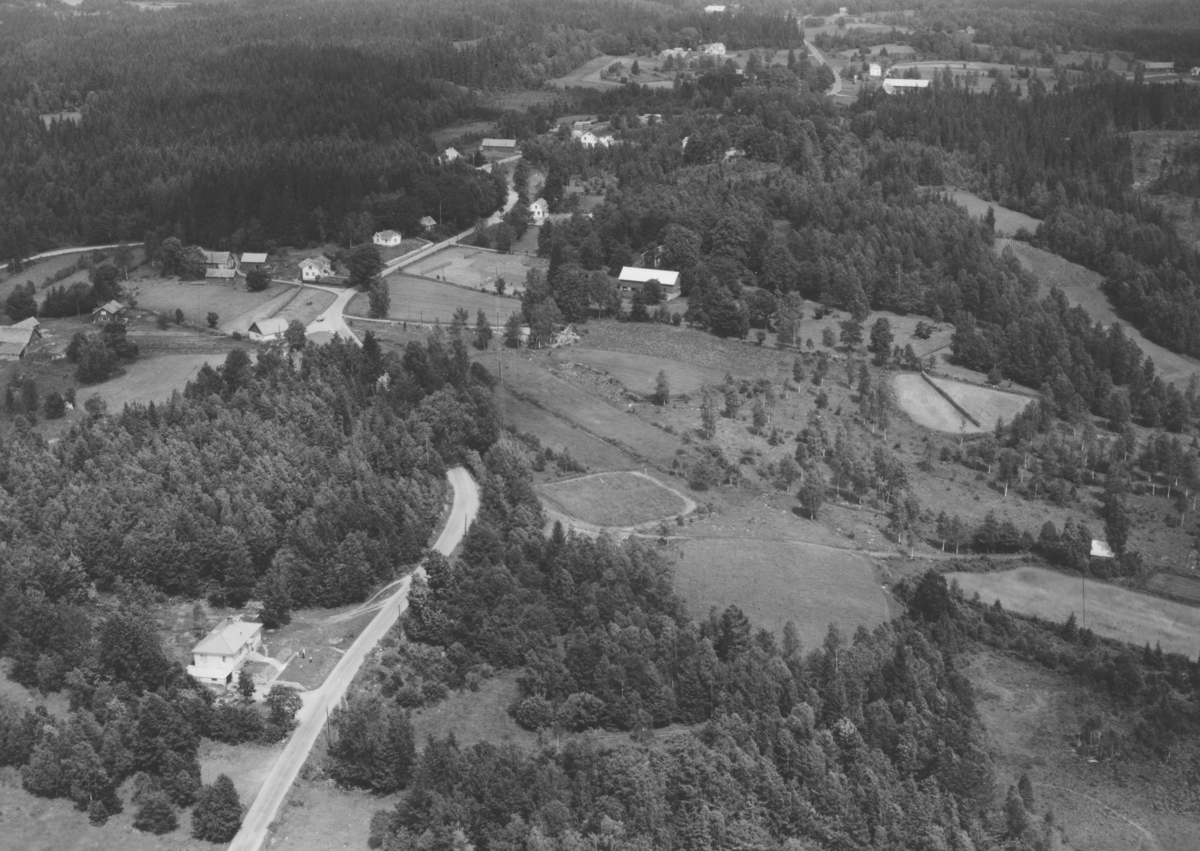 Flygfoto över Gryteryd i Gislaveds kommun, Jönköpings län. Nr 195/1956