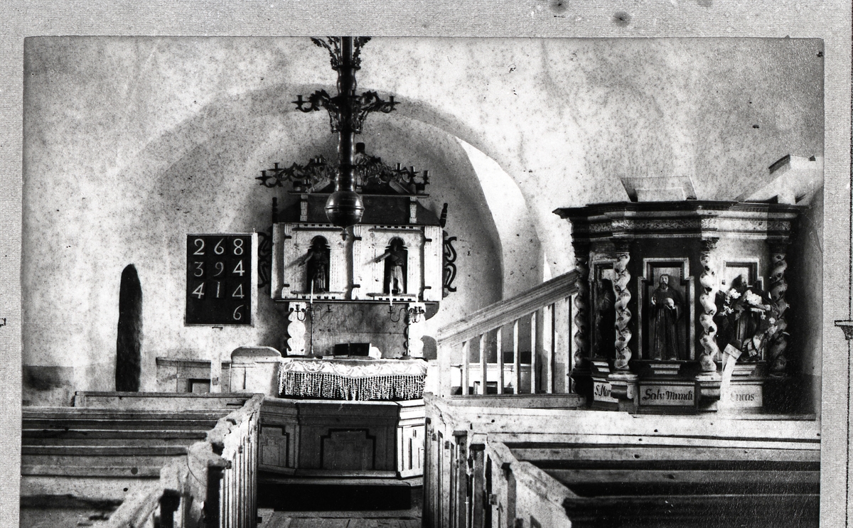 Luttra kyrka 1891, före renoveringen.