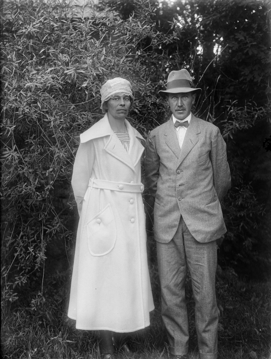 "Hildegard Petterson och Anton Johanson Sevasta", Altuna socken, Uppland 1922
