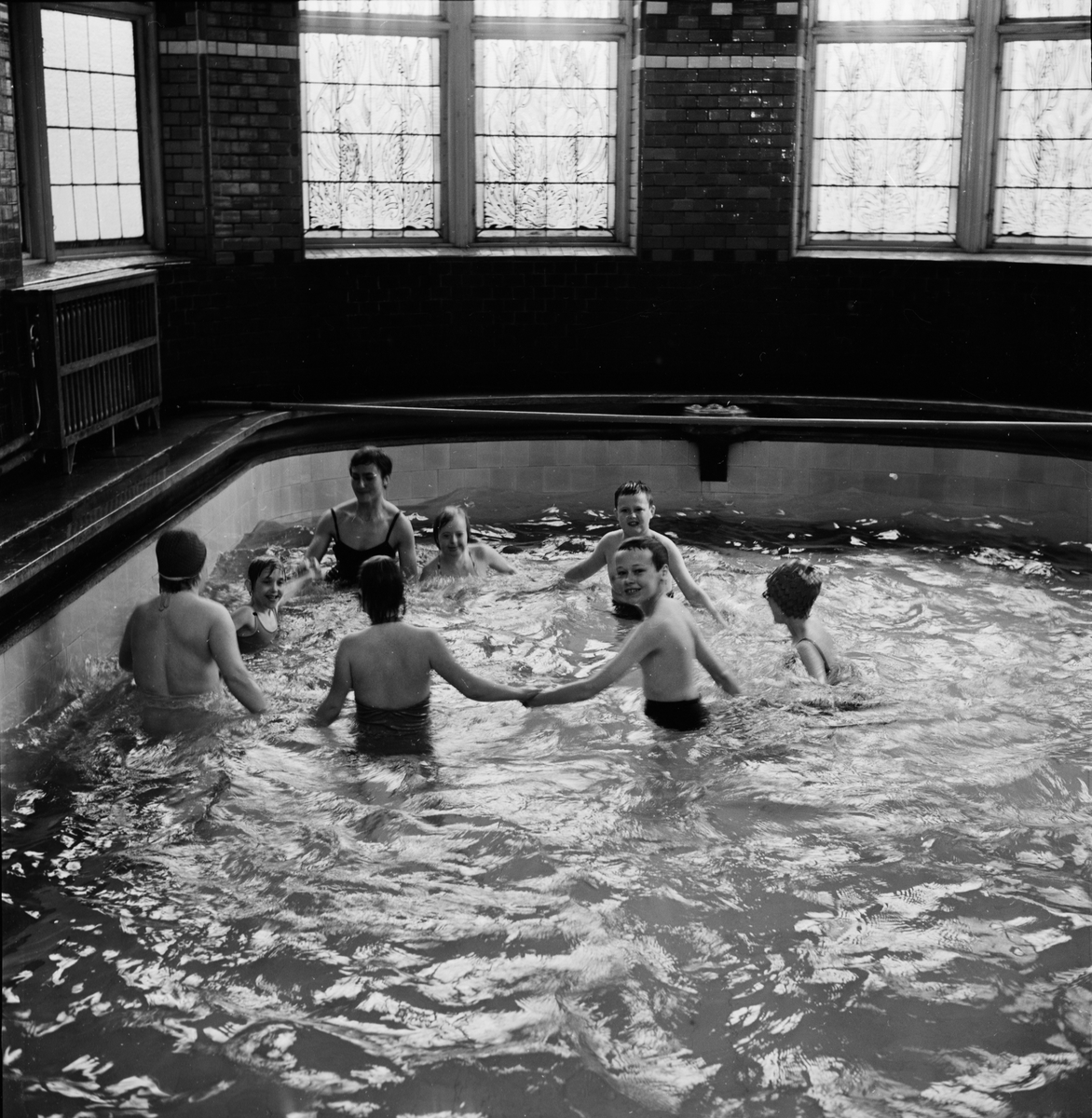 Centralbadet - "vattenlekar i romerska badet", Uppsala 1964