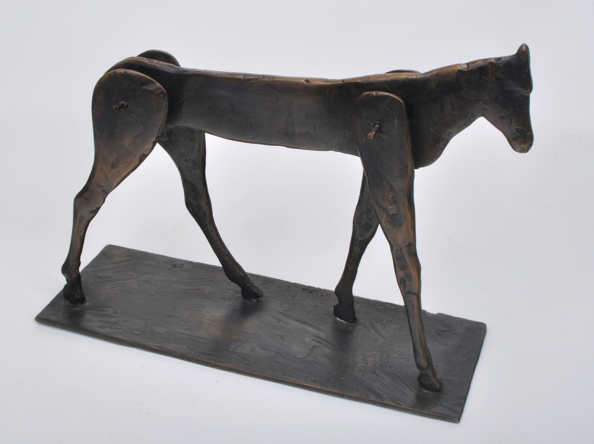 Skulptur av brons, "Häst", av Birger Forsberg, omkring 1990. Osignerad.