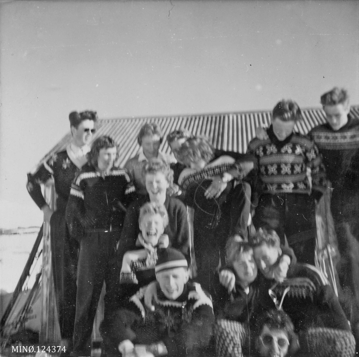 U. L. Fjell på skitur i påska 1960 til Furuhovd-setra. Navn - se neste bilde. 