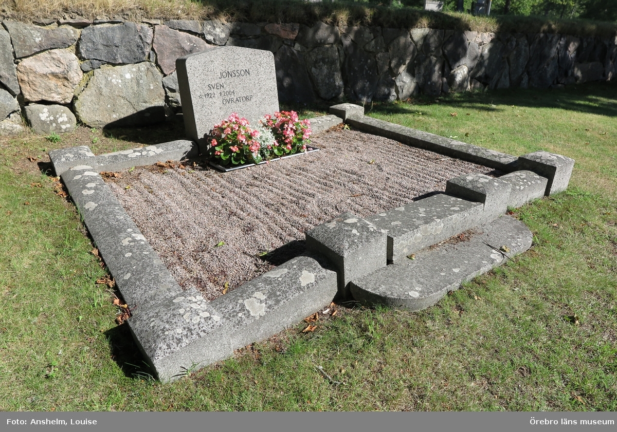 Kvistbro kyrkogård Inventering av kulturhistoriskt värdefulla gravvårdar 2017, Kvarter Nya D.
