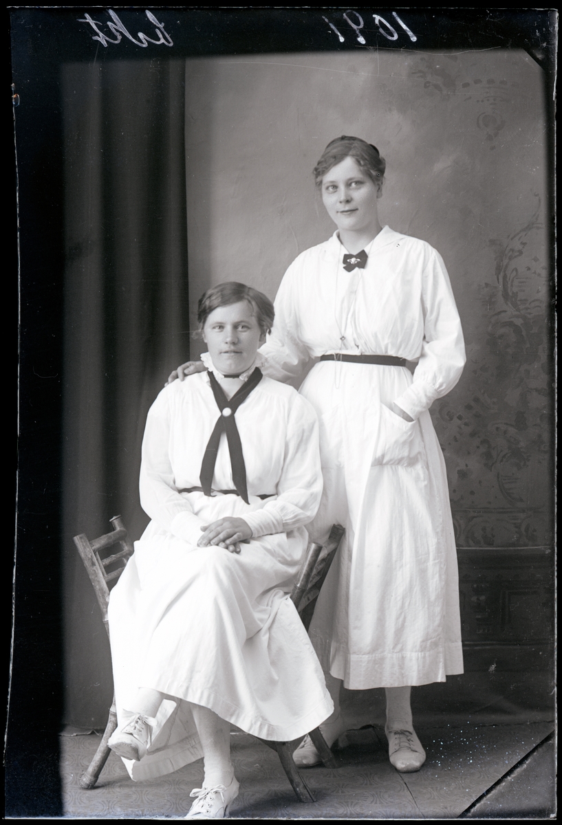 Enligt fotografens journal Lyckorna 1909-1918: "Hilda Glader Villa Underås Lyckorna".