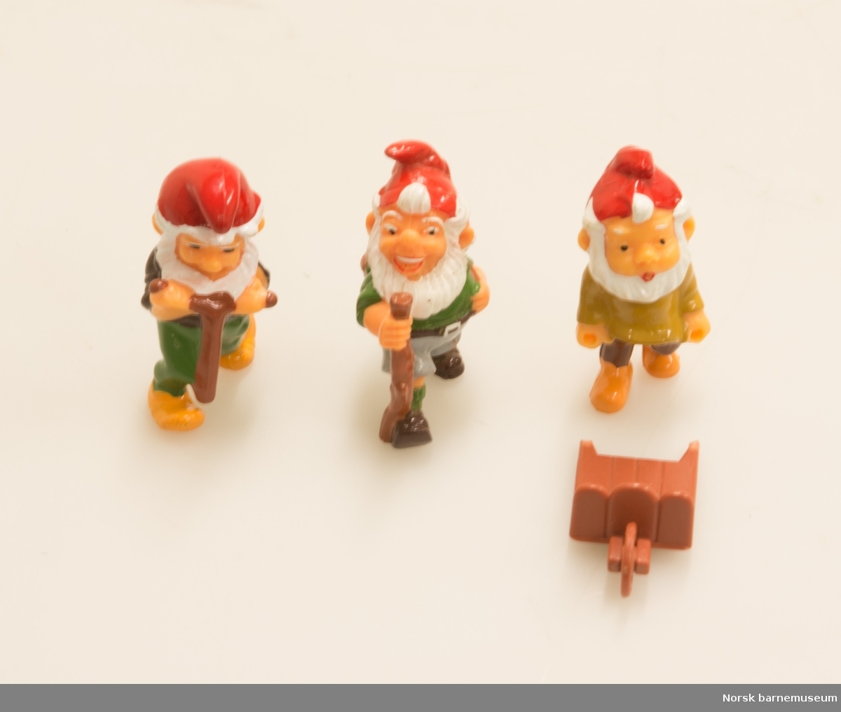 Plastfigurer fra Kinderegg: Dverger.