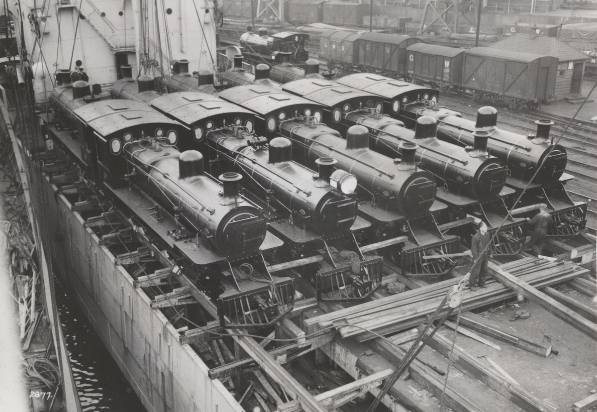 M/S 'Belray' (b.1926)(Sir W.G. Armstrong, Whitworth & Co. Ltd., Newcastle), - laster lokomotiver på vei til India.