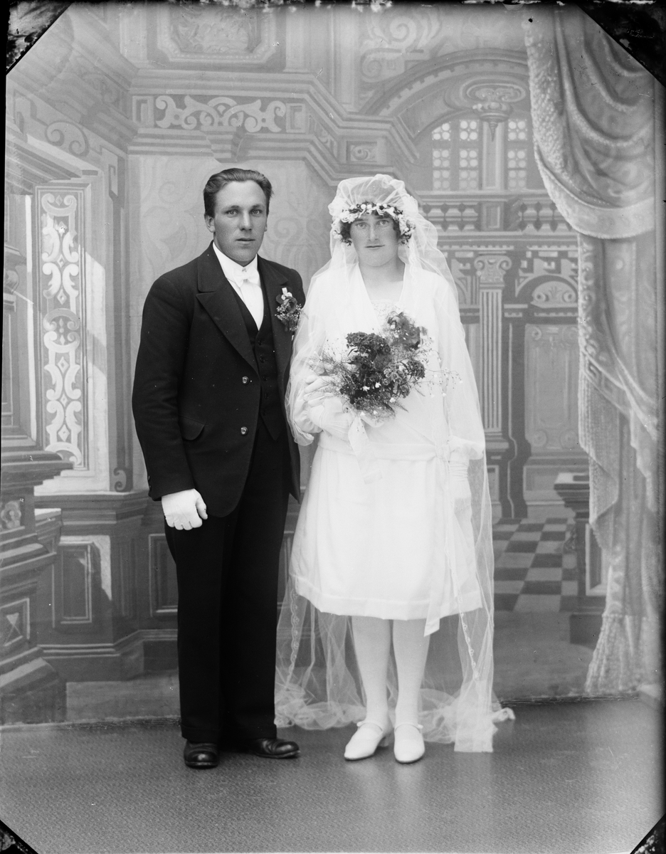 Brudparet Karlsson från Harg socken, Uppland 1929