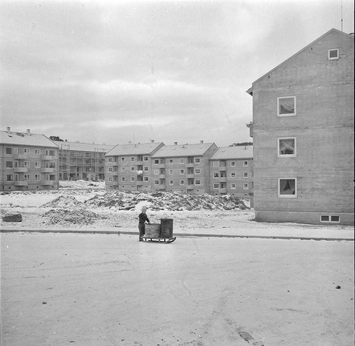 Blokkbebyggelse på Nyborg med Sverresborg Trøndelag Folkemuseum og Wullumsgården i bakgrunnen