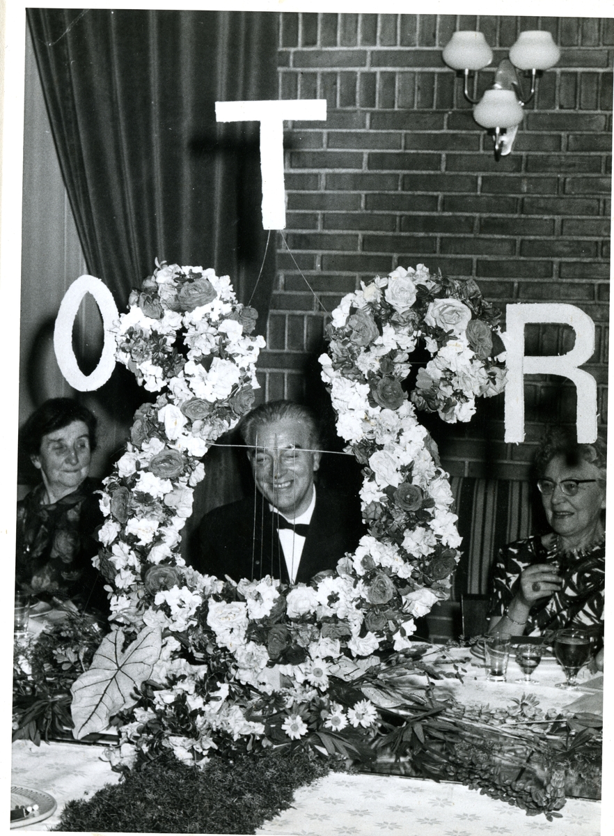 Sigrid Nustad, Olaf T. Ranum Jr og Caroline (Caro) Olden i  forbindelse med Olaf sin 50 års dag den 24.06.1964.