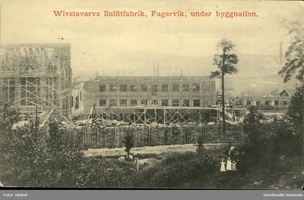 Vykort med motiv över Wifstavarvs Sulfitfabrik, Fagervik under byggnation i Timrå.
