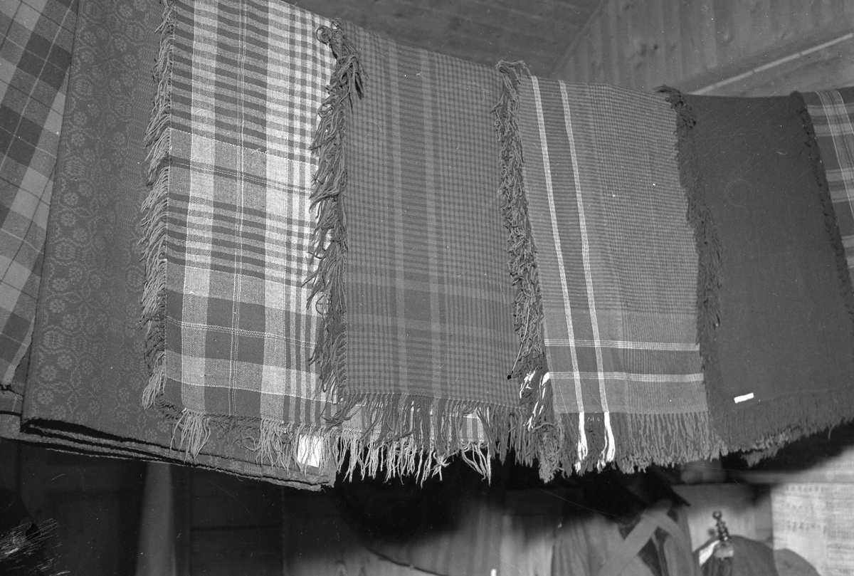 Tekstiler ved Øvre Melhus bondekvinnelags utstilling på Kvål