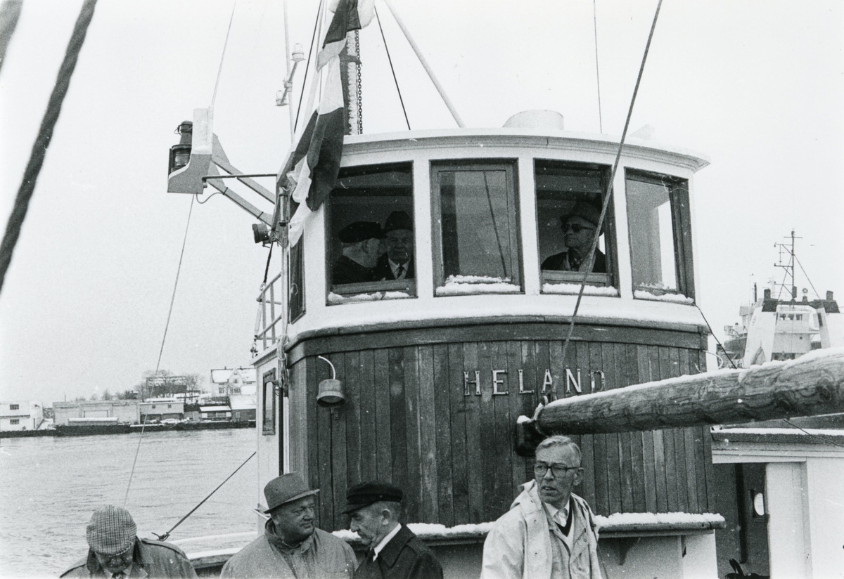 Bildeserie av gjensynstreffet for Shetlandsgjengen og Nordsjøklubben med Shetlands- Larsen ombord MK "Heland" i Ålesund.