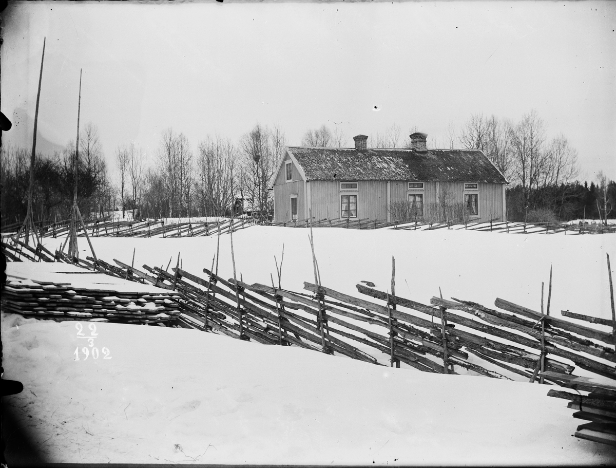 Bostadshus med gärdesgård, Tuskö by, Uppland 1902