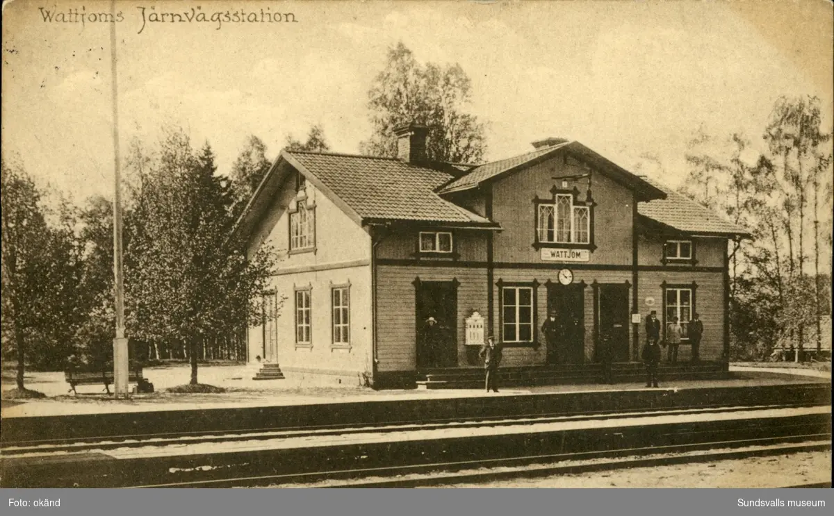 Vykort med motiv över järnvägsstationen i Vattjom.