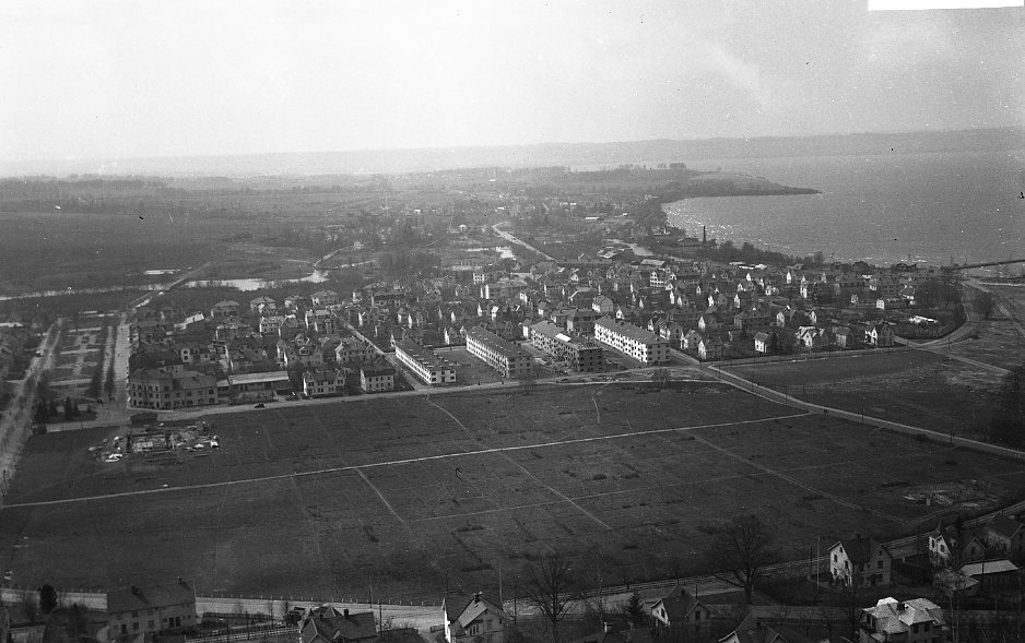 Huskvarna, kvarteret Göta. Bilden tagen från höjderna öster om staden.