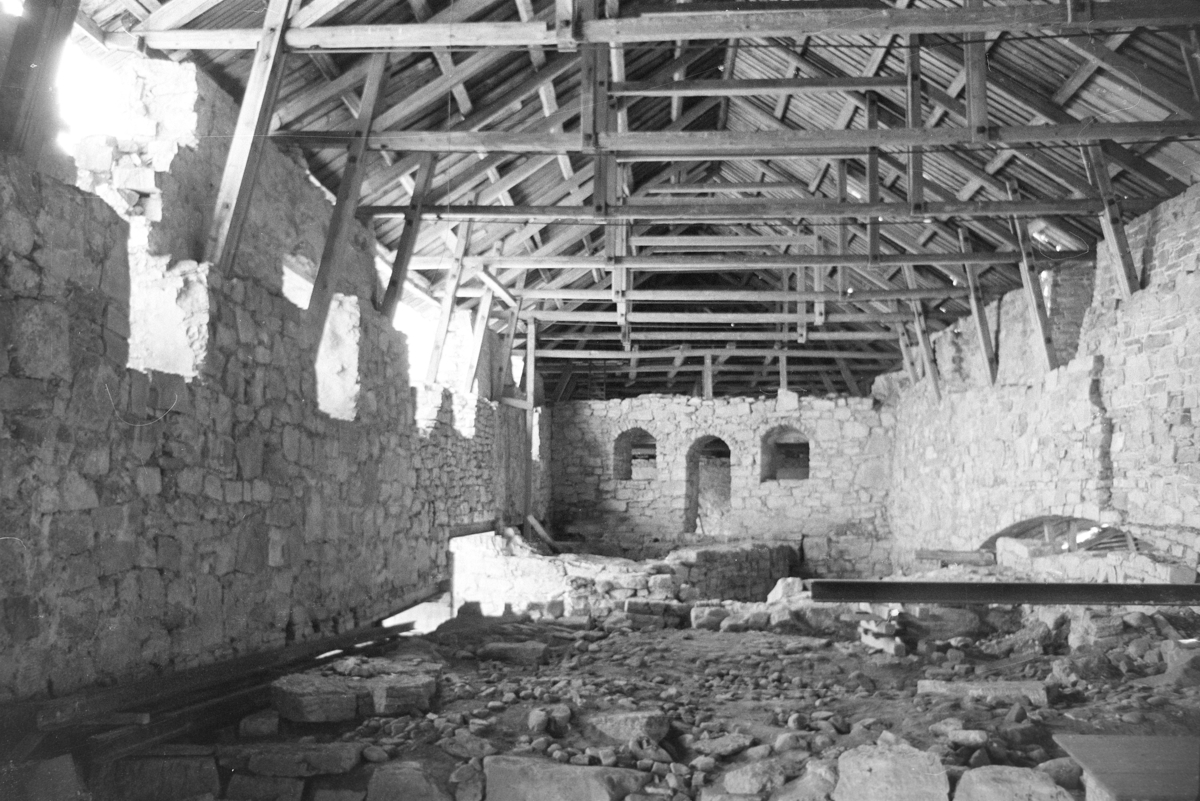Storhamarlåven, Domkirkeodden, før restaurering, interiør, middelalder,