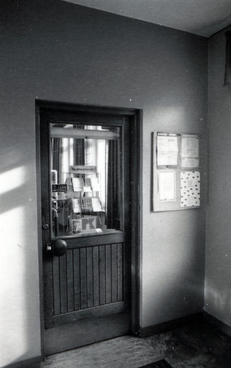 Dokumentatin av postkontoret Halmstad 2, Badhusgatan 4, Halmstad.
Postkontoret upphörde den 30 oktober  1987.