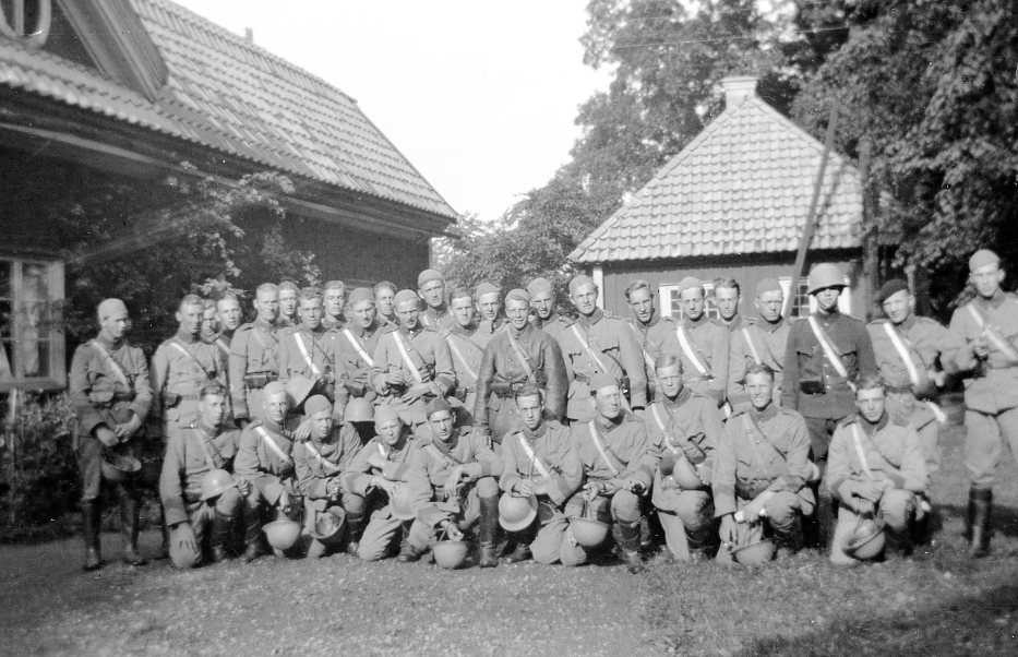 Värnpliktiga i uniform m/1910.