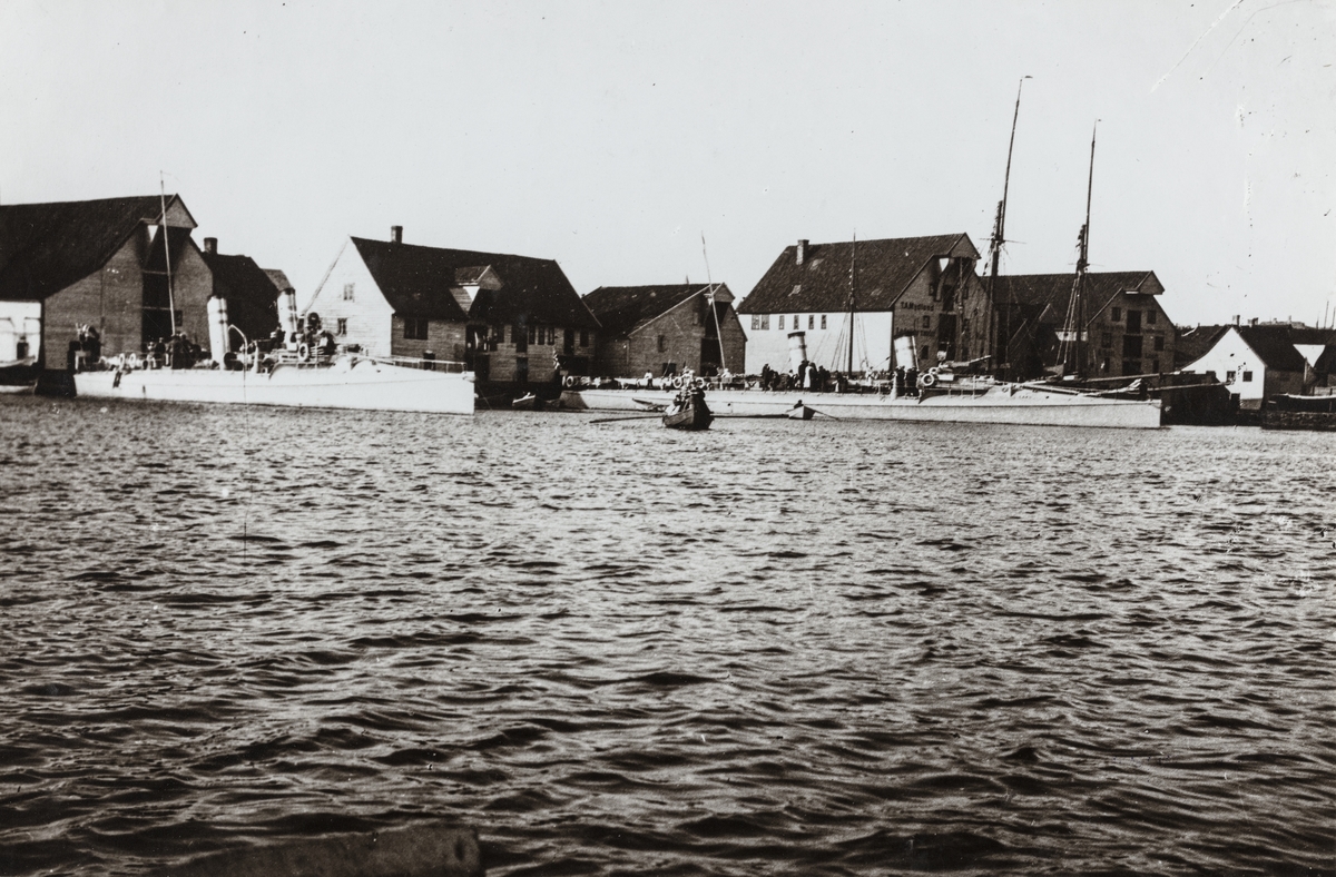 Hasseløy og Krossen sett mot nordøst, ca. 1915.