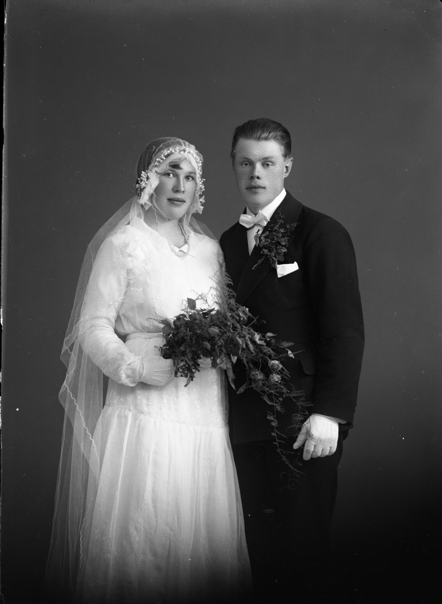 Brudparet Anna och Harry Svärd i Örserum.