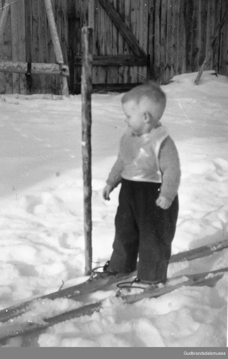 Mathias Asplund (f. 1955) på ski ca. 1958