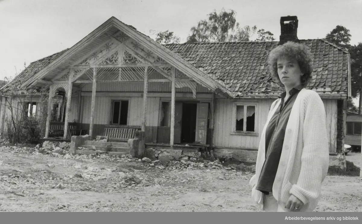 Ryen gård. Tove Raiby i Manglerud AUF ønsker å sette i stand hovedbygningen til brukshus. Mai 1983
