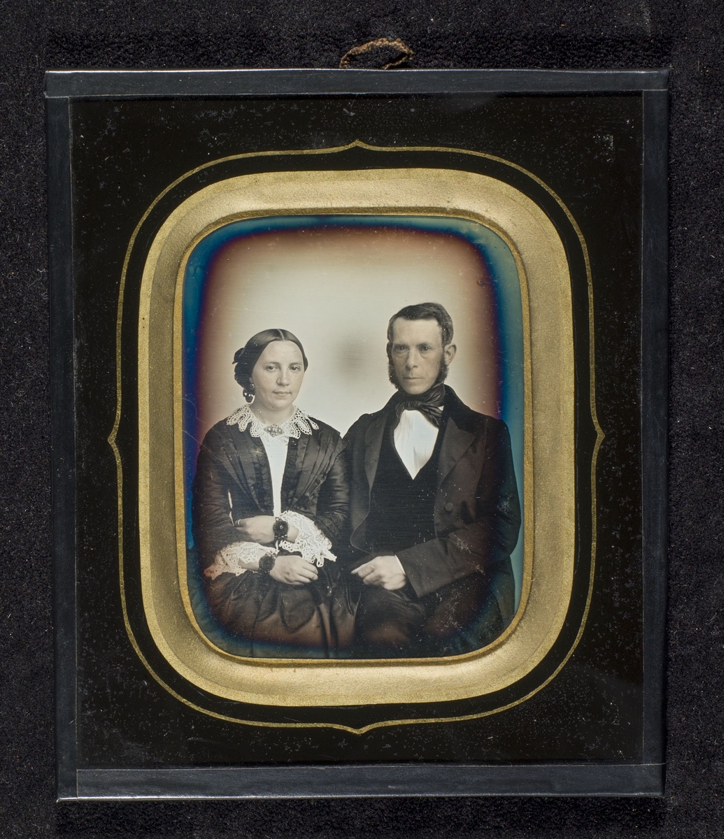 Daguerreotypi av ekteparet Carl Konow Angell (1815-1891) og Susanne Angell f. Vedeler (1822-1906).