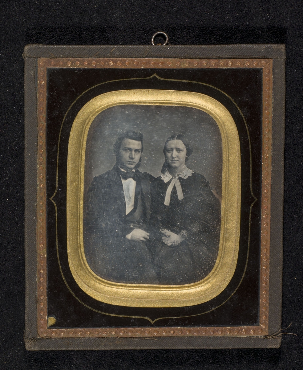 Daguerreotypi av ekteparet Christine Koren f. Abel (1835-1913) og Mens Koren (1836-1901).