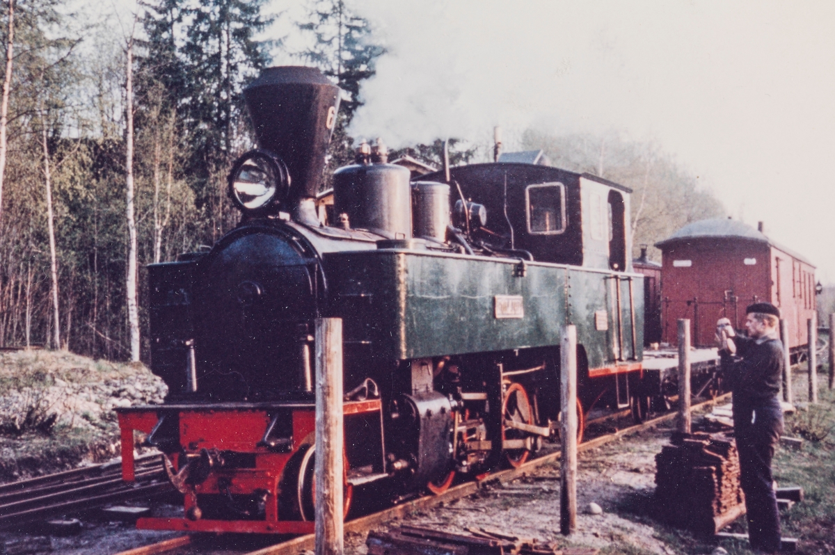 Urskog-Hølandsbanens damplokomotiv XXIXa nr. 6 HØLAND på museumsbanens stasjon på Bingsfoss