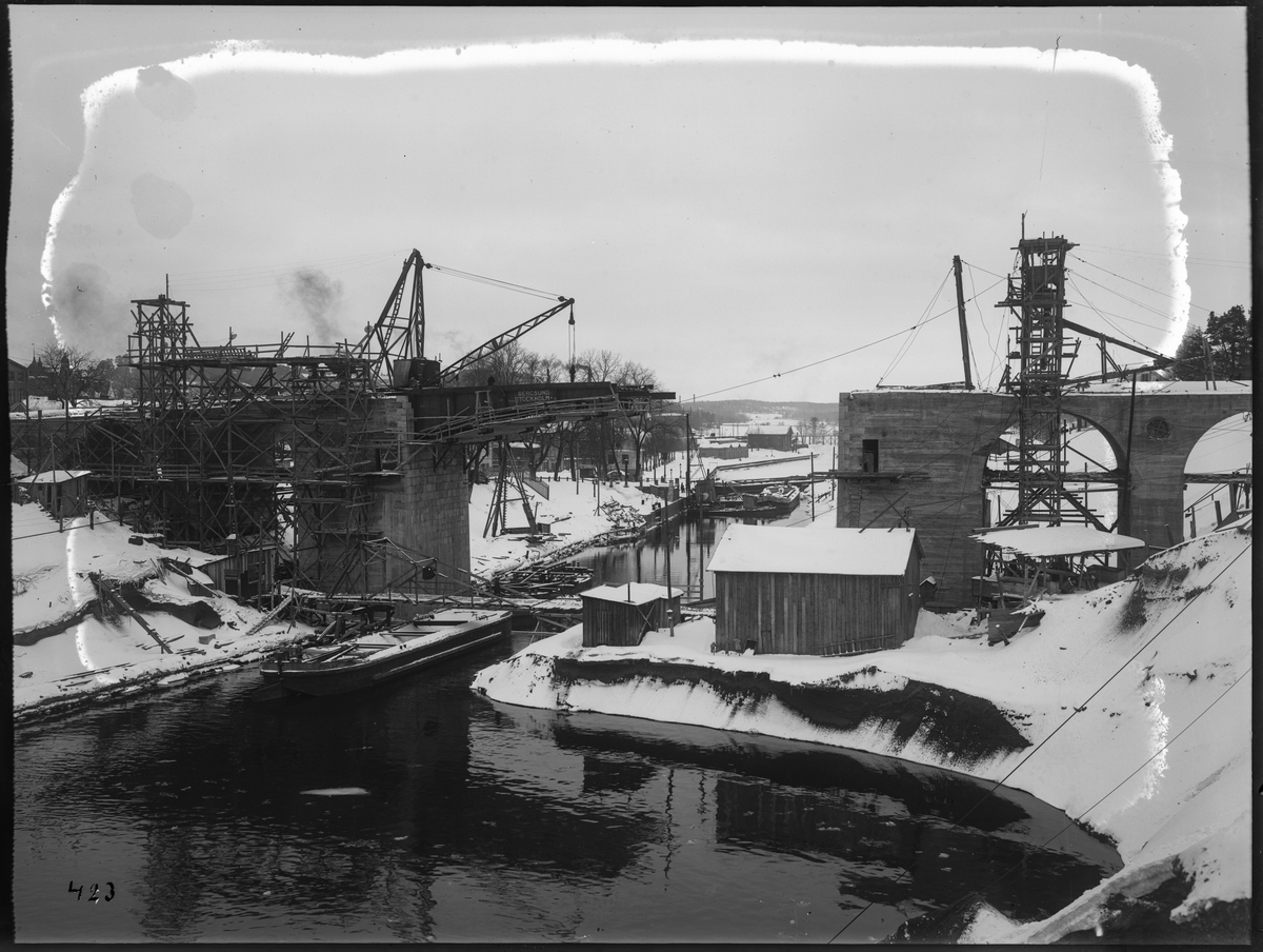 Bygget av Södertälje kanalverk. Bygget av den nya bron.