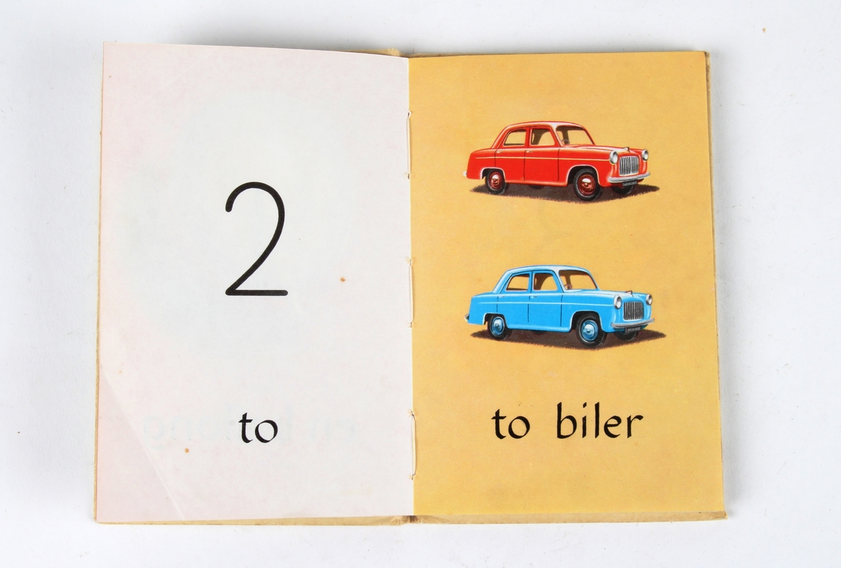 Innbundet barnebok om tall med illustrasjoner.