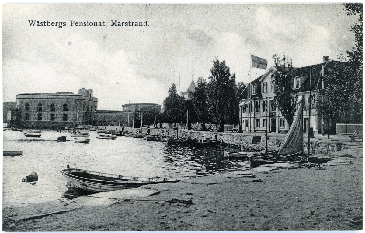 Tryckt text på kortet: "Wästbergs Pensionat, Marstrand." 
"Förlag: Axel Björk, Göteborg o Marstrand."