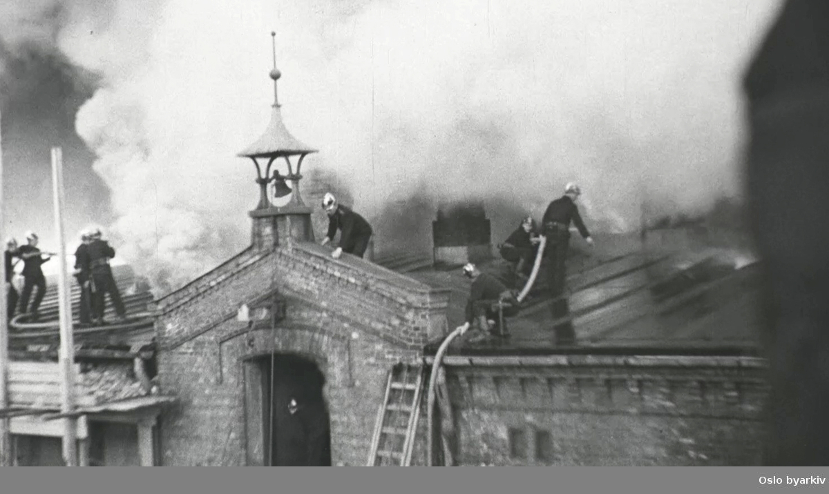 Slukkingen av brannen på Frydenlunds bryggeri i 1936.