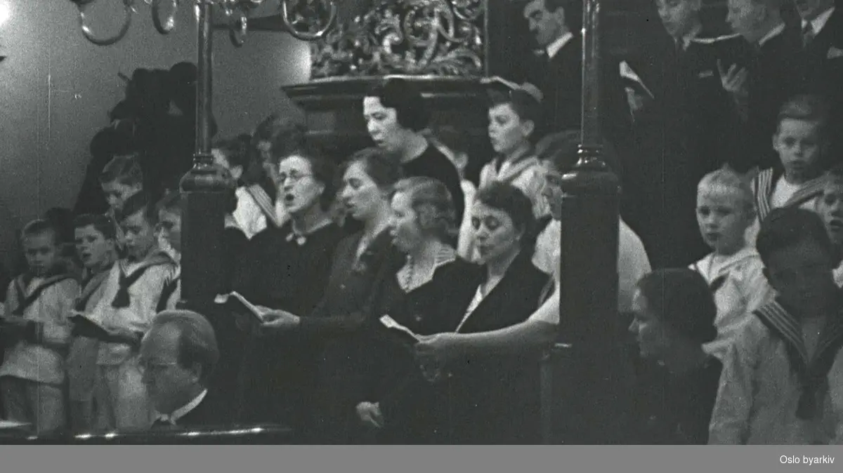 Det nye Storting til høymesse i Vår Frelsers Kirke i 1938 eller 1939