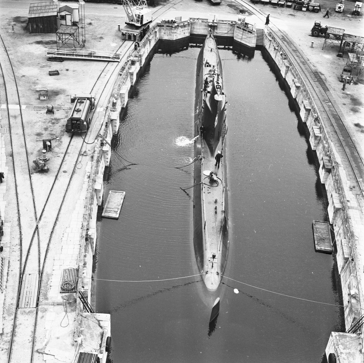 Ubåten Gripen från kran 14