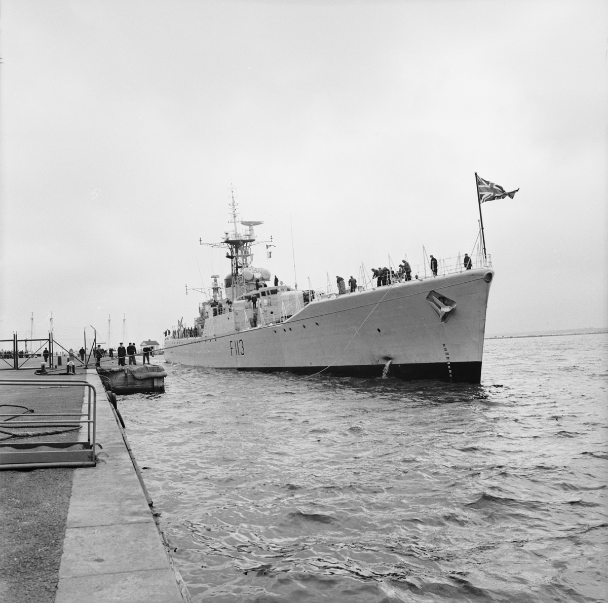 Bilden visar den britiske fregatten HMS Falmouth F113.