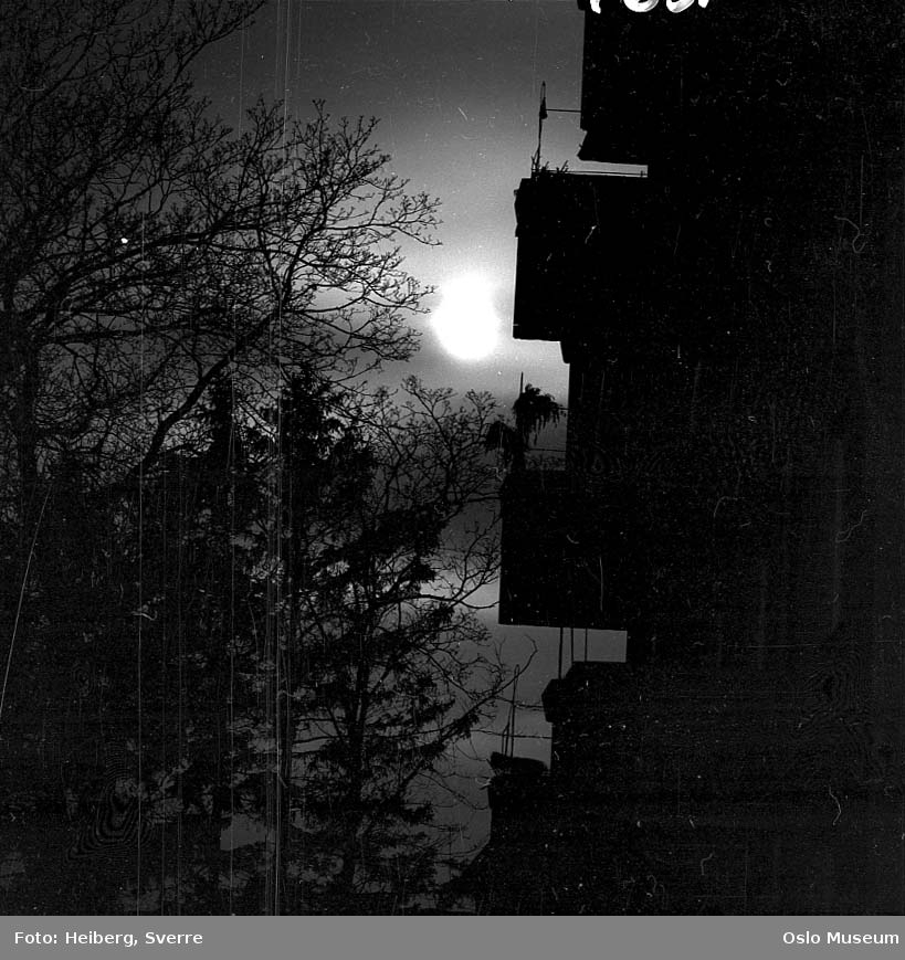 boligblokk, balkonger, nattemørke, måneskinn
