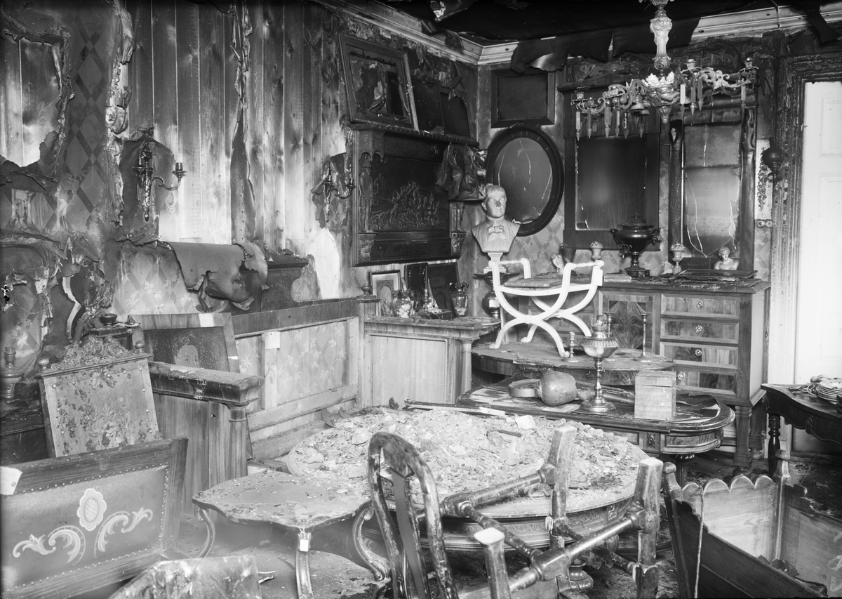 Brandskador i J A Ohlssons möbel- och antikaffär, Bredgränd 8, Uppsala 1948