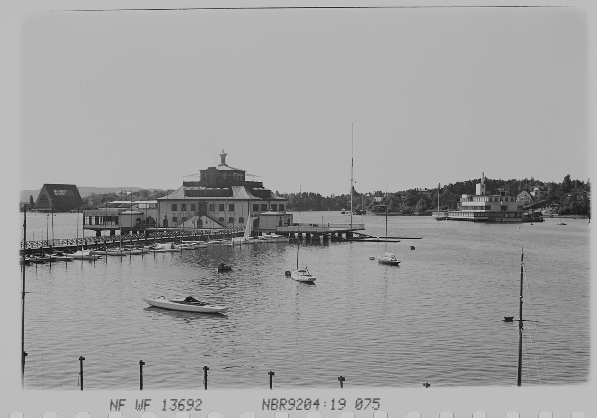 Utsikt fra Skarpsno mot Bygdøy ,"Kongen", "Dronningen" og Fram- museet. Fotografert 1940.
