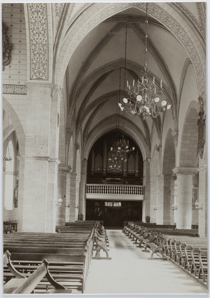 Nikolaikyrkan interiör mot väster. År 1903
